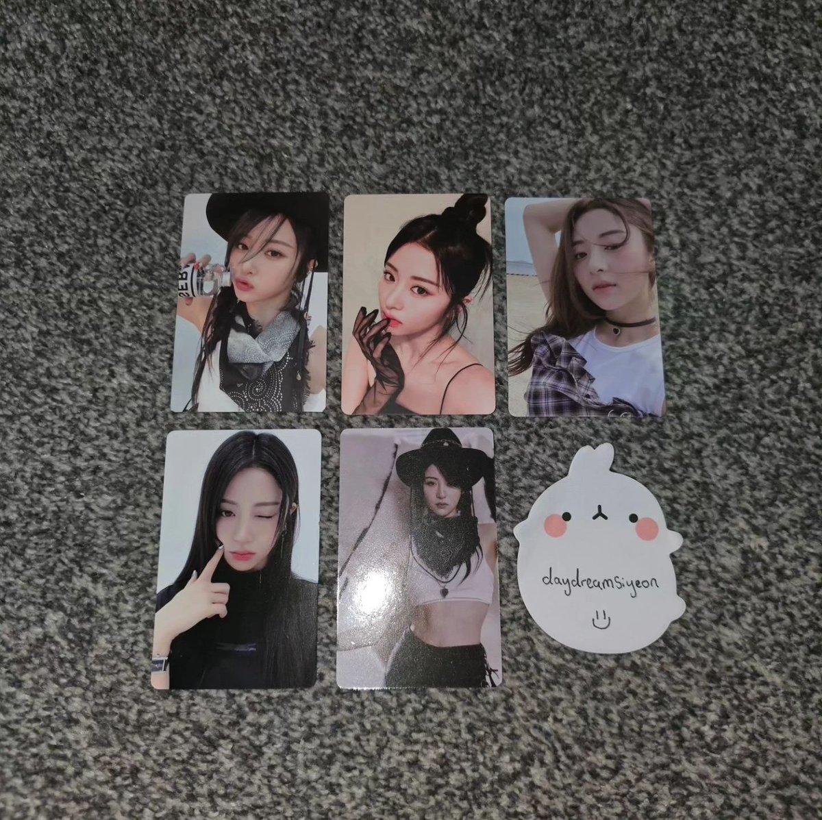 bobasubiniee's tweet photo. posting some lesserafim photocards I wanna sell on here cause its getting harder to sell on IG with the new hashtag system 😔 

any rts is much appreciated ♡ 

(daydreamsiyeon is my instagram)

#lesserafim #lesserafimwts

~ WTS WORLDWIDE ~ 

- yunjin photocards - £20 for all ♡ https://t.co/4CSfs9vlvw