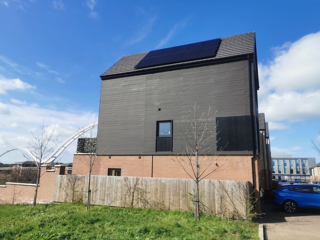 Would you like to reduce your electricity bill worries? #SolarPanels save you money and help to save the environment! Get a free quote for your own &amp; bask in the sunshine of savings! #GoGreen #CleanEnergy  #nefollowers ow.ly/k5xv30syl6v