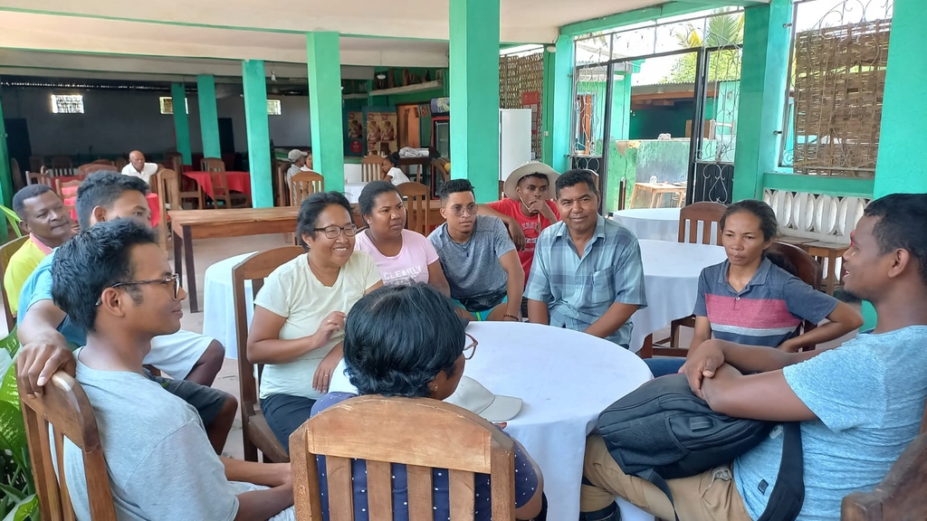 Global Collaboration on Sorghum and Millet🌾 (@sorg_millet_lab) on Twitter photo Madagascar’s National Sorghum Team is strengthening partnerships through networking with other major players in the country’s agriculture – FOFIFA Antisirabe, <a href="/NCBACLUSA/">NCBA CLUSA</a>, & others to develop value chain, training, locations for test plots, & seed distribution. #foodsecurity Madagascar’s National Sorghum Team is strengthening partnerships through networking with other major players in the country’s agriculture – FOFIFA Antisirabe, <a href="/NCBACLUSA/">NCBA CLUSA</a>, & others to develop value chain, training, locations for test plots, & seed distribution. #foodsecurity