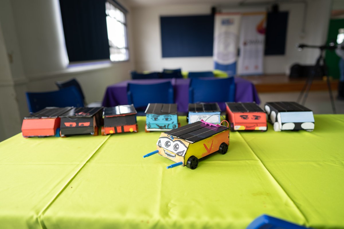 En noviembre y gracias al apoyo de <a href="/Lenovo/">Lenovo</a>, finalizamos con éxito la tercera versión del proyecto “Imagina &amp; Diseña en 3D” con una emocionante carrera de autos solares, junto al equipo docente y estudiantes de II° Medio del Colegio Cardenal José María Caro de La Pintana 🚗☀️