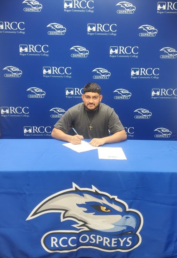 RogueOspreys's tweet photo. New Osprey Alert!

Men's Soccer commits goalkeeper Silvano Pindea from South Medford. A talented local athlete stepping into a program looking to maintain their high levels of success!

Welcome Silvano!

#WeAreOspreys https://t.co/DV3u3GNSQ9