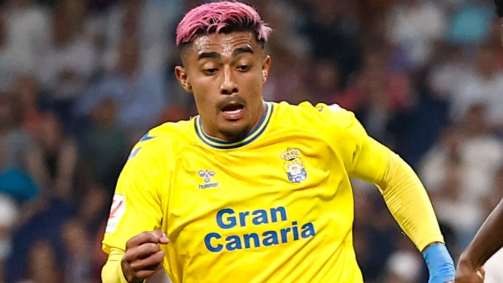 raulmendezg's tweet image. Julián Araujo no podrá jugar ante Barcelona gracias a la llamada &quot;clausula del miedo&quot;.

El mexicano no disputará el duelo de la #Fecha19 ante los Culés porque así quedó estipulado en la cesión. 

“Me parece muy bien, un jugador nuestro no nos puede ir en contra nunca&quot;, dijo Xavi.