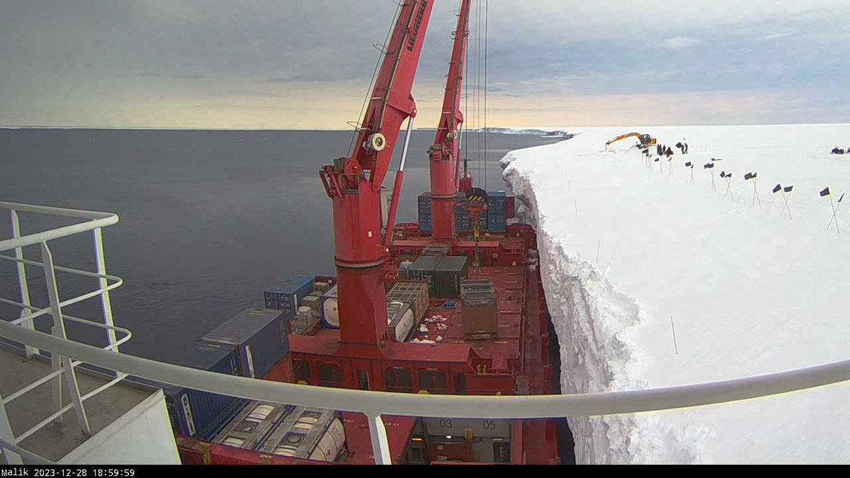 UK_Shipspotter's tweet photo. The “Malik Arctica” at Halley Station, Antarctica. Latest pictures from the ships webcam till 19:29hrs
#malikarctica #royalarcticline #britishantarcticsurvey #atkabay #halleystation #portofharwich https://t.co/9AhX13uvk5