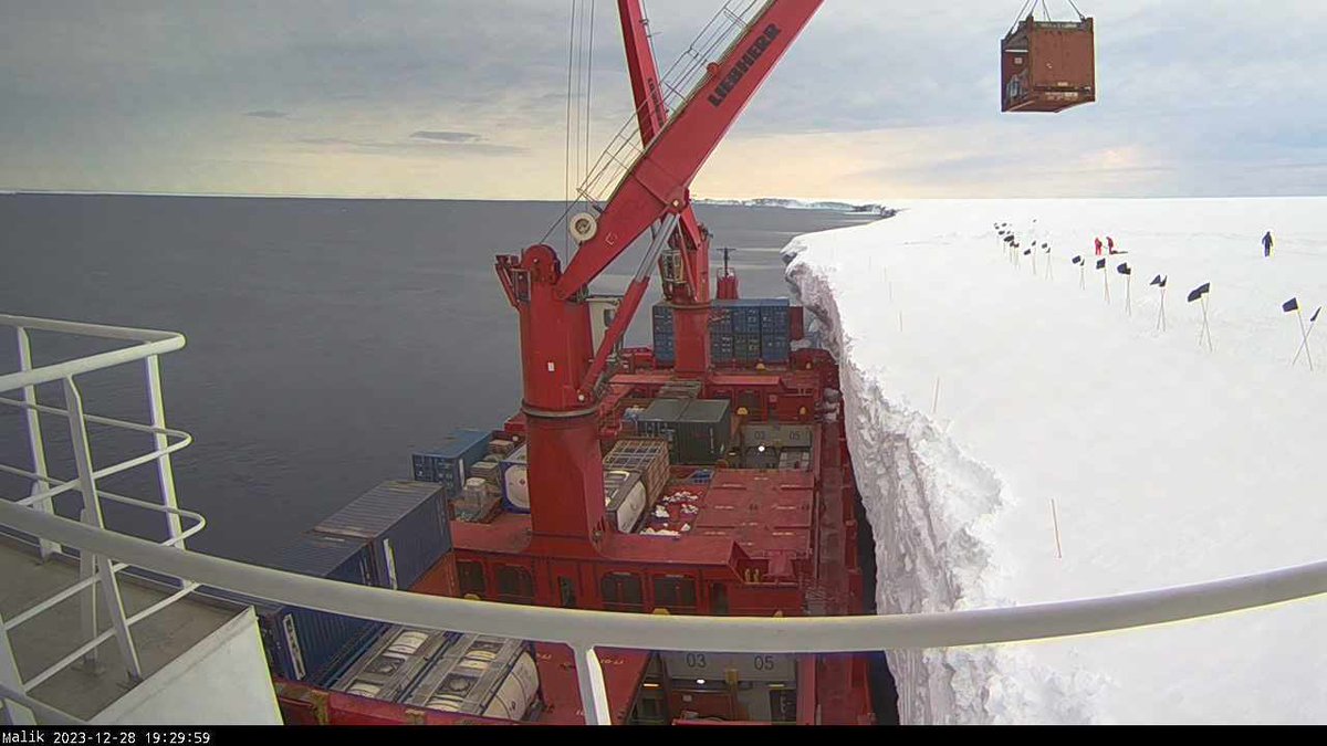 UK_Shipspotter's tweet photo. The “Malik Arctica” at Halley Station, Antarctica. Latest pictures from the ships webcam till 19:29hrs
#malikarctica #royalarcticline #britishantarcticsurvey #atkabay #halleystation #portofharwich https://t.co/9AhX13uvk5