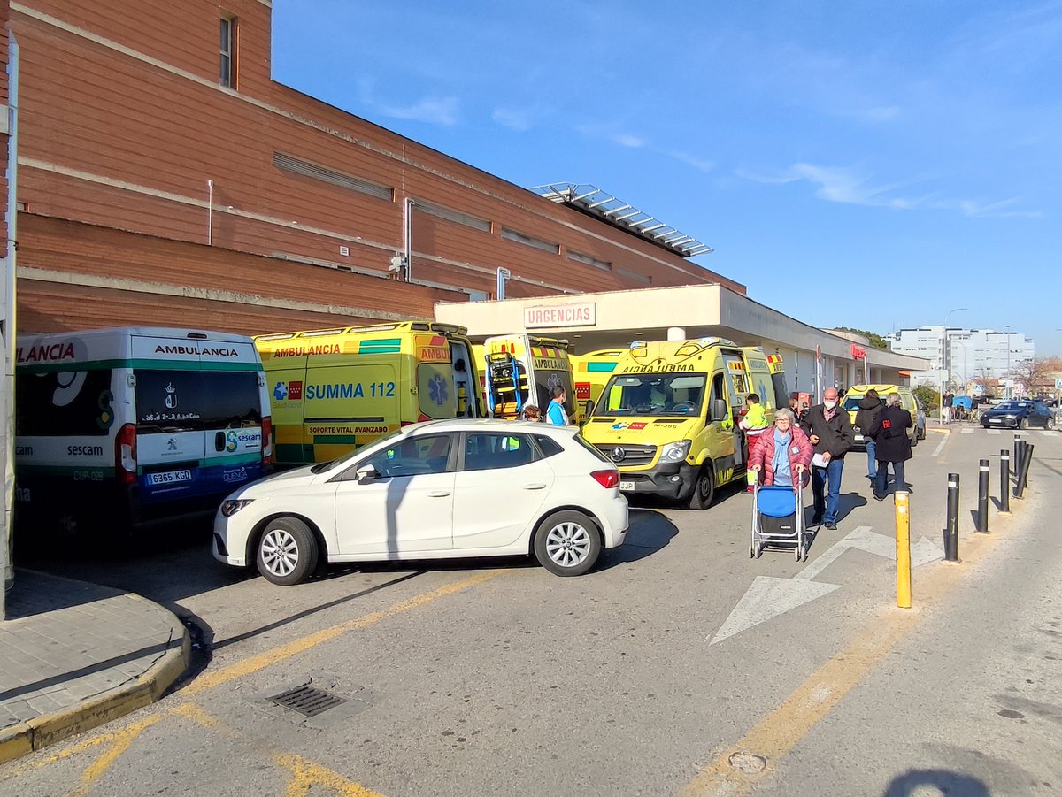 Mats12oct's tweet photo. S.O.S Las Urgencias del Hospital 12 de Octubre continúan SATURADAS 

Hoy día 28 diciembre:
270 pacientes, más del doble de pacientes que se pueden asumir con el personal y recursos disponibles. El refuerzo de personal  es INSUFICIENTE. Así NO se puede continuar. 
UNA VERGÜENZA!!! https://t.co/iiskiDtPTj