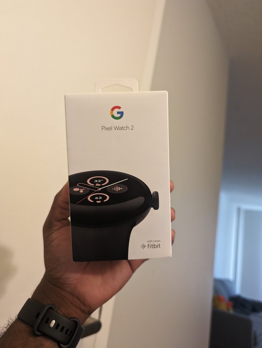 Wana____'s tweet photo. Love when @madebygoogle sends free stuff. This is why I'm a #PixelBro for life.
(Still wearing my OG Pixel Watch. Been one of my favorite accessories.) https://t.co/yiOIDxGjwa