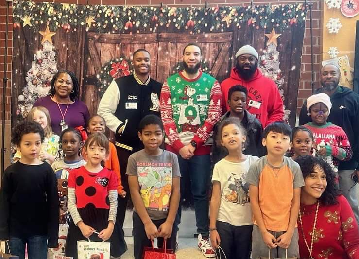NPSchools_VA's tweet image. Over the holidays, #BuiltForPurpose &amp;amp; #MooreThanADream kicked off a new partnership w/ @CrossroadsScho1. These young men hosted a toy drive that provided students w/ gifts &amp;amp; toys! They’ve also implemented a mentoring program that focuses on scholarship &amp;amp; school involvement!
