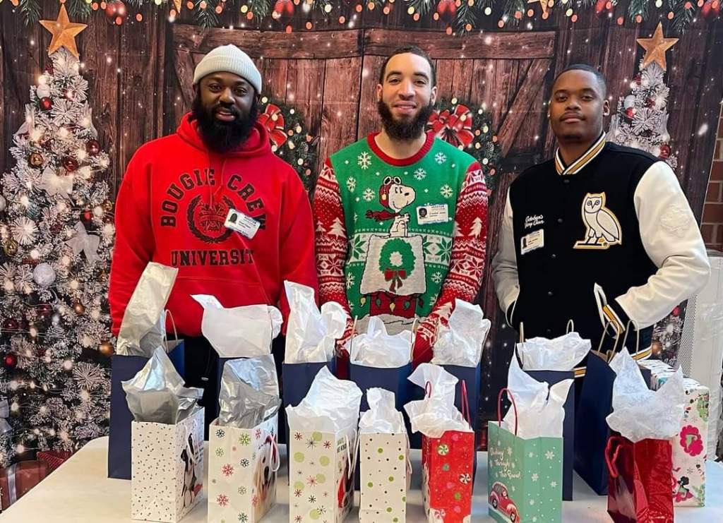 NPSchools_VA's tweet image. Over the holidays, #BuiltForPurpose &amp;amp; #MooreThanADream kicked off a new partnership w/ @CrossroadsScho1. These young men hosted a toy drive that provided students w/ gifts &amp;amp; toys! They’ve also implemented a mentoring program that focuses on scholarship &amp;amp; school involvement!