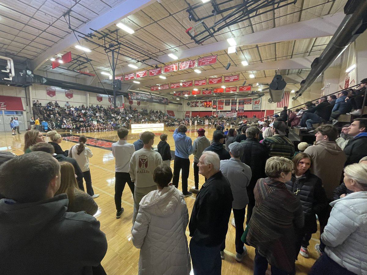 CVCMO_LB's tweet photo. If you are not at the @CVCSTL Holiday Tournament tonight are you even a basketball fan?!? 🏀🎗️

#CVCHoliday #CVCStL #CoachesvsCancer #everycancereverylife https://t.co/fdHWNjmTZN