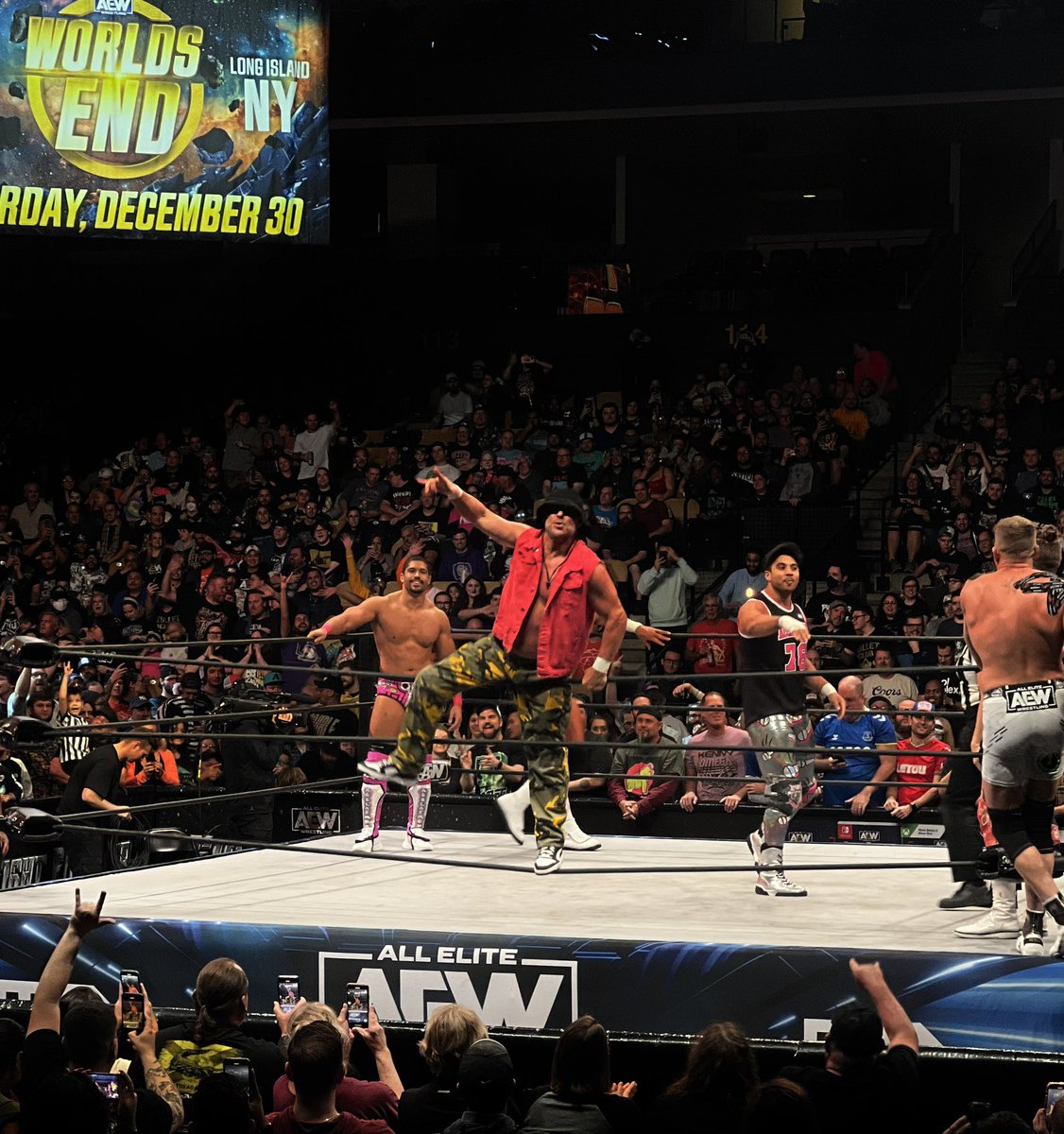 TheScottGarland's tweet photo. Last night I was able to do this in an arena with my kids in the audience for the first time that they are old enough to remember it. 
Thank you to @RealBillyGunn &amp; @TonyKhan for making this happen. 
A personal career highlight for me. https://t.co/9q8NndtWbD