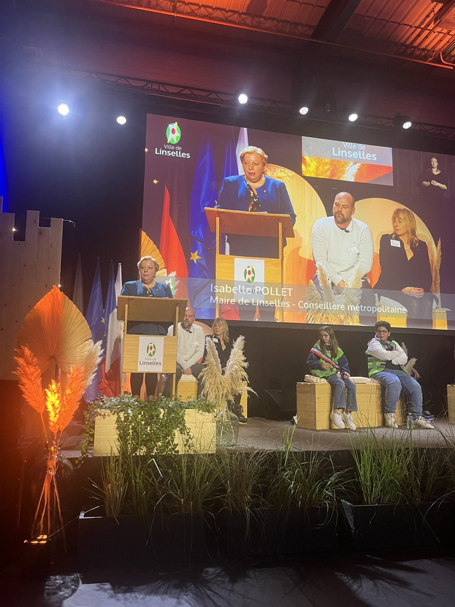 DAUBRESSE_MP's tweet photo. Belle cérémonie de vœux de mon amie maire de #Linselles I. Pollet.
L’occasion pour l’équipe municipale de revenir sur les réalisations de 2023 et de présenter les projets pour la nouvelle année. Félicitations pour votre dynamisme et votre engagement au service des linsellois. https://t.co/qb6GD6JYRt
