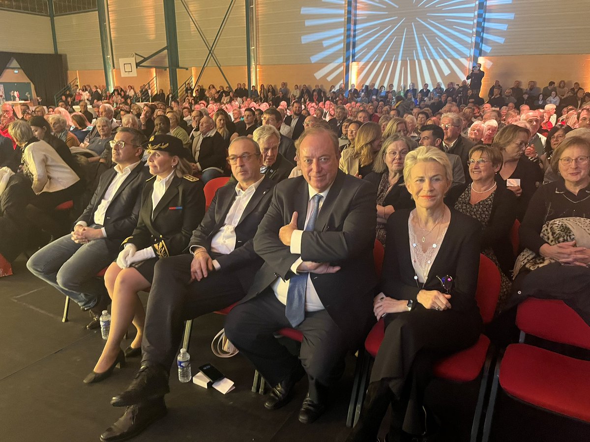 DAUBRESSE_MP's tweet photo. Belle cérémonie de vœux de mon amie maire de #Linselles I. Pollet.
L’occasion pour l’équipe municipale de revenir sur les réalisations de 2023 et de présenter les projets pour la nouvelle année. Félicitations pour votre dynamisme et votre engagement au service des linsellois. https://t.co/qb6GD6JYRt