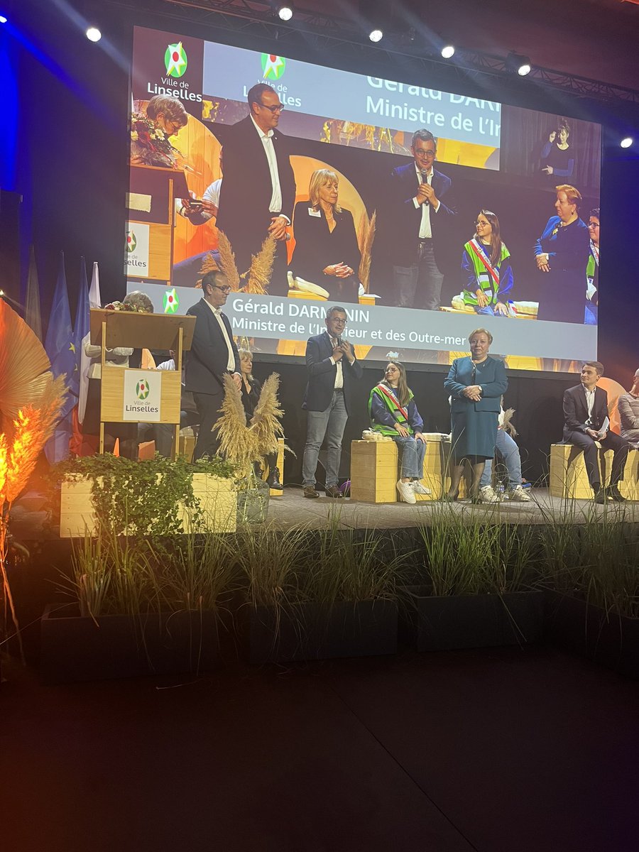 DAUBRESSE_MP's tweet photo. Belle cérémonie de vœux de mon amie maire de #Linselles I. Pollet.
L’occasion pour l’équipe municipale de revenir sur les réalisations de 2023 et de présenter les projets pour la nouvelle année. Félicitations pour votre dynamisme et votre engagement au service des linsellois. https://t.co/qb6GD6JYRt