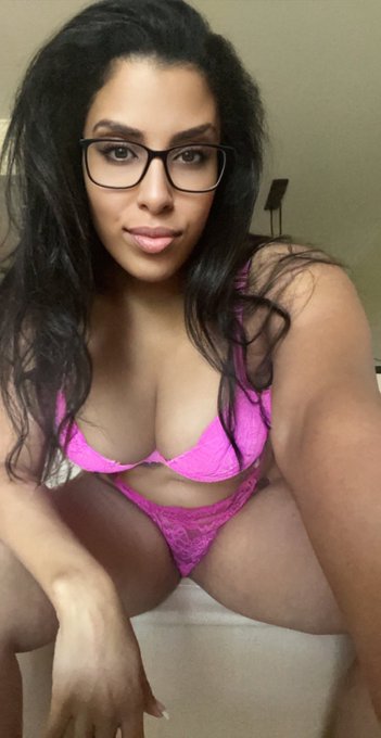 RT if you like my stay at home outfit 🥰🌷 https://t.co/L0ld2oPyWS<a href="/tag/averygoodgirl"class="tags"><span>#averygoodgirl</span></a>