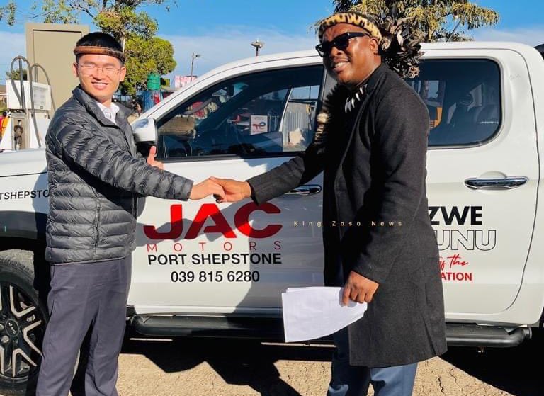 centralnewsza's tweet photo. 🔴JUST IN🔴 JAC Motors has terminated its relationship with former Ukhozi FM presenter Ngizwe Mchunu following a complaint by EFF in KZN. Mchunu had sparked controversy by telling EFF Leader Julius Malema that KZN is for Zulus and that he must launch the EFF Manifesto in Limpopo. JAC Motors has given Mchunu 24 hours to return their vehicle. #NGIZWEMCHUNU