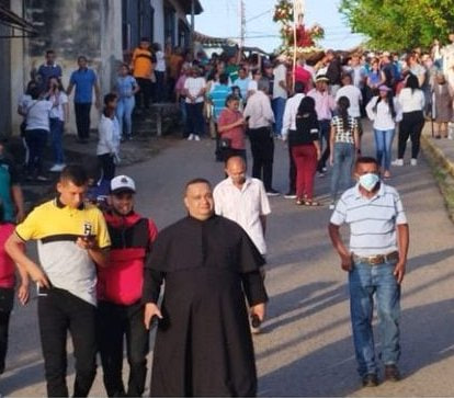 InforTvenezuela's tweet image. Iglesia abrió investigación al sacerdote Ibrahim Gómez, quien fue denunciado por abuso sexual a un menor de edad. Era sacerdote de la iglesia San Gabriel Arcángel,ubicada en el estado Guárico. Fue retirado de la iglesia mientras se realizan las investigaciones. #Cicpc #Pedofilia