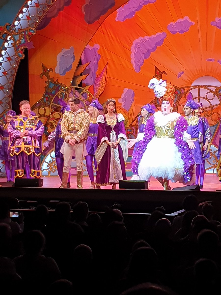 RGray46's tweet photo. Brilliant pantomime @Thehexagon So funny and won't be able to eat a Nandos again without singing!! 😂 @CarlT_Official you were a very dashing prince 🤴 😘Xx https://t.co/5J2fE0Cqkb