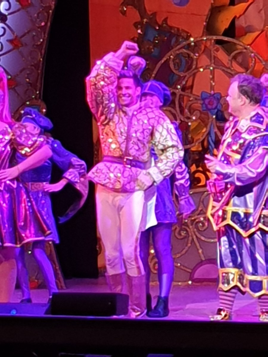 RGray46's tweet photo. Brilliant pantomime @Thehexagon So funny and won't be able to eat a Nandos again without singing!! 😂 @CarlT_Official you were a very dashing prince 🤴 😘Xx https://t.co/5J2fE0Cqkb