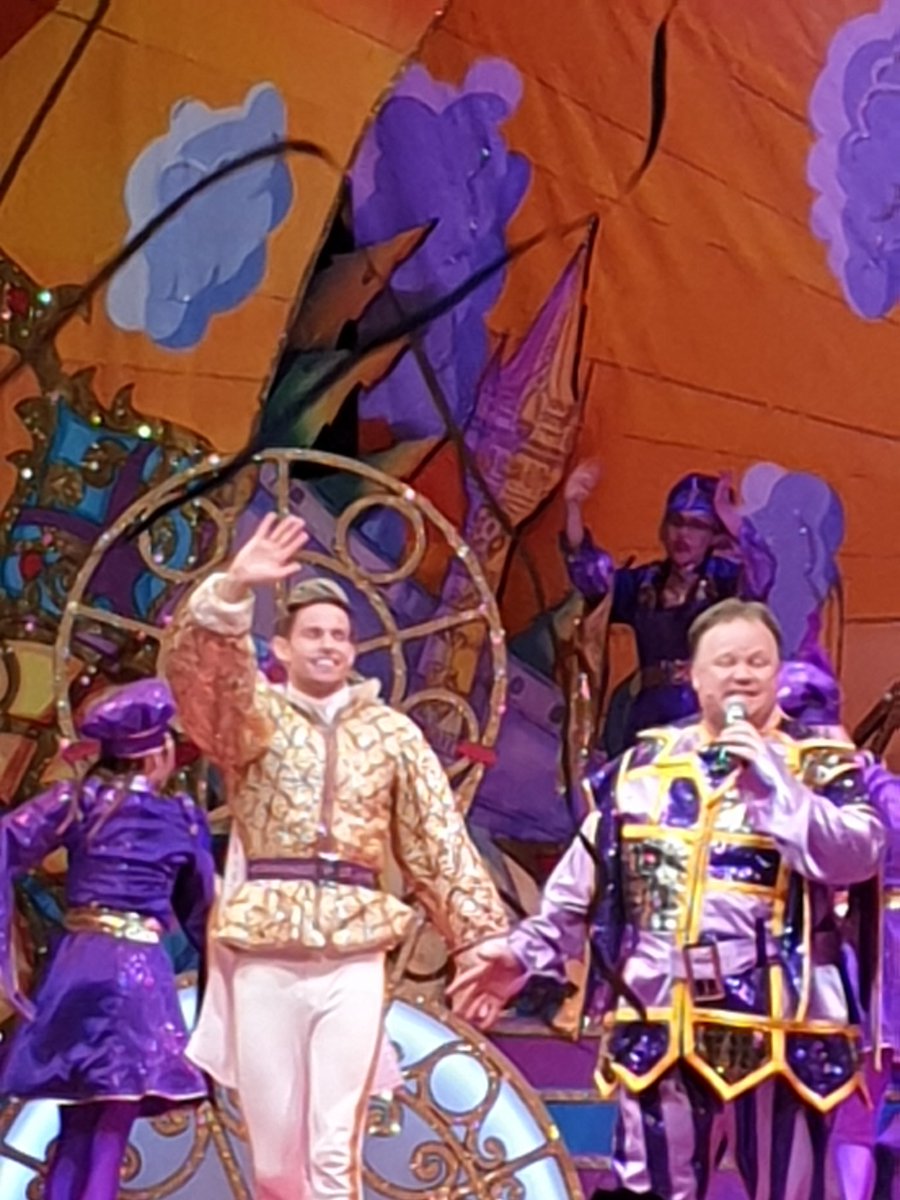RGray46's tweet photo. Brilliant pantomime @Thehexagon So funny and won't be able to eat a Nandos again without singing!! 😂 @CarlT_Official you were a very dashing prince 🤴 😘Xx https://t.co/5J2fE0Cqkb