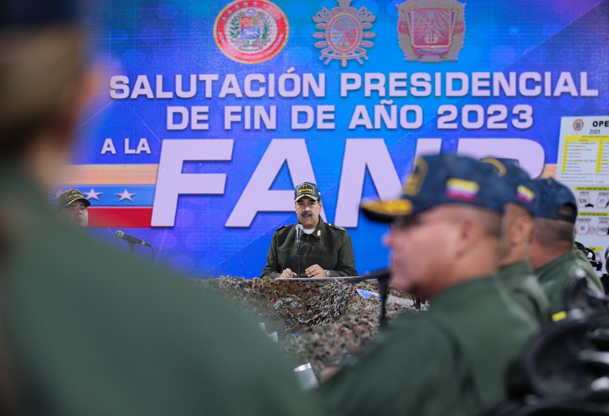 <a href="/PresidencialVen/">Prensa Presidencial</a> #EnVivo 📹 | "Venezuela tiene derecho a defenderse, a la tranquilidad, a la paz. No aceptamos provocaciones, amenazas de nada ni de nadie. Venezuela, con mucha firmeza y patriotismo, responde a la amenaza y la provocación", puntualizó el Presidente <a href="/NicolasMaduro/">Nicolás Maduro</a>