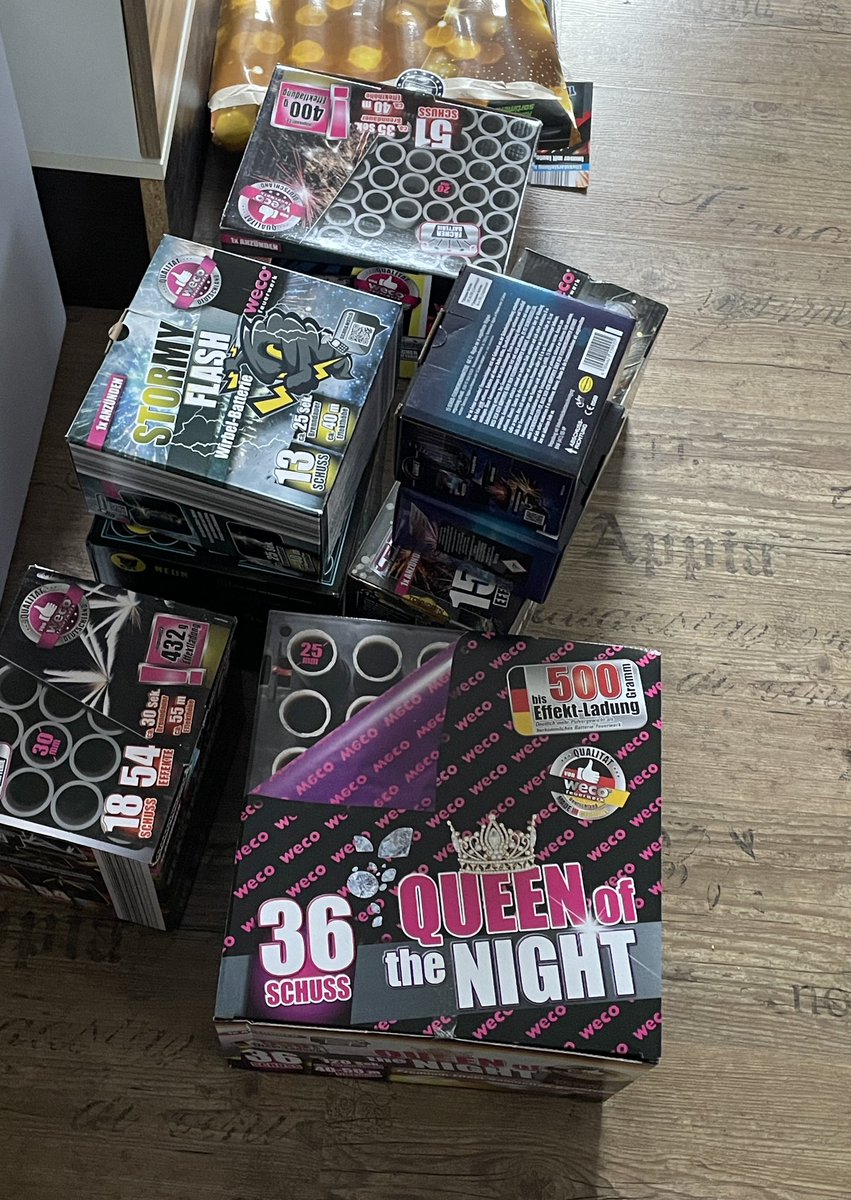 TheZ00cker's tweet photo. Allen ein guten Rutsch und lasst es krachen #Silvester #Feuerwerk #twitchstream https://t.co/BszHABGlhy