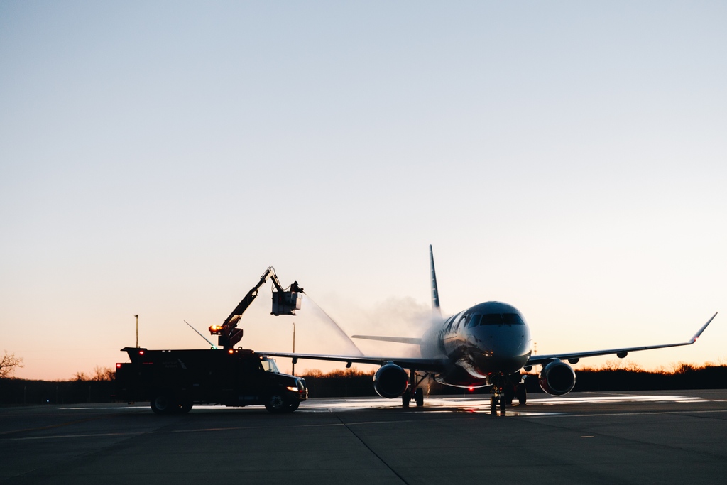 De-icing Airplanes During Winter 