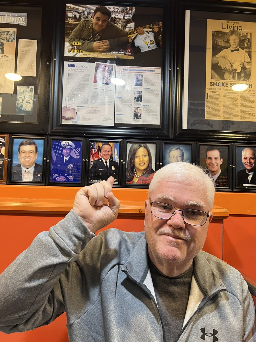 PIOMarkBrady's tweet photo. Hey @ChiefKDavis - always enjoy seeing your smiling face at #ChickandRuths in @eyeonannapolis https://t.co/8Ddi4bMuPf