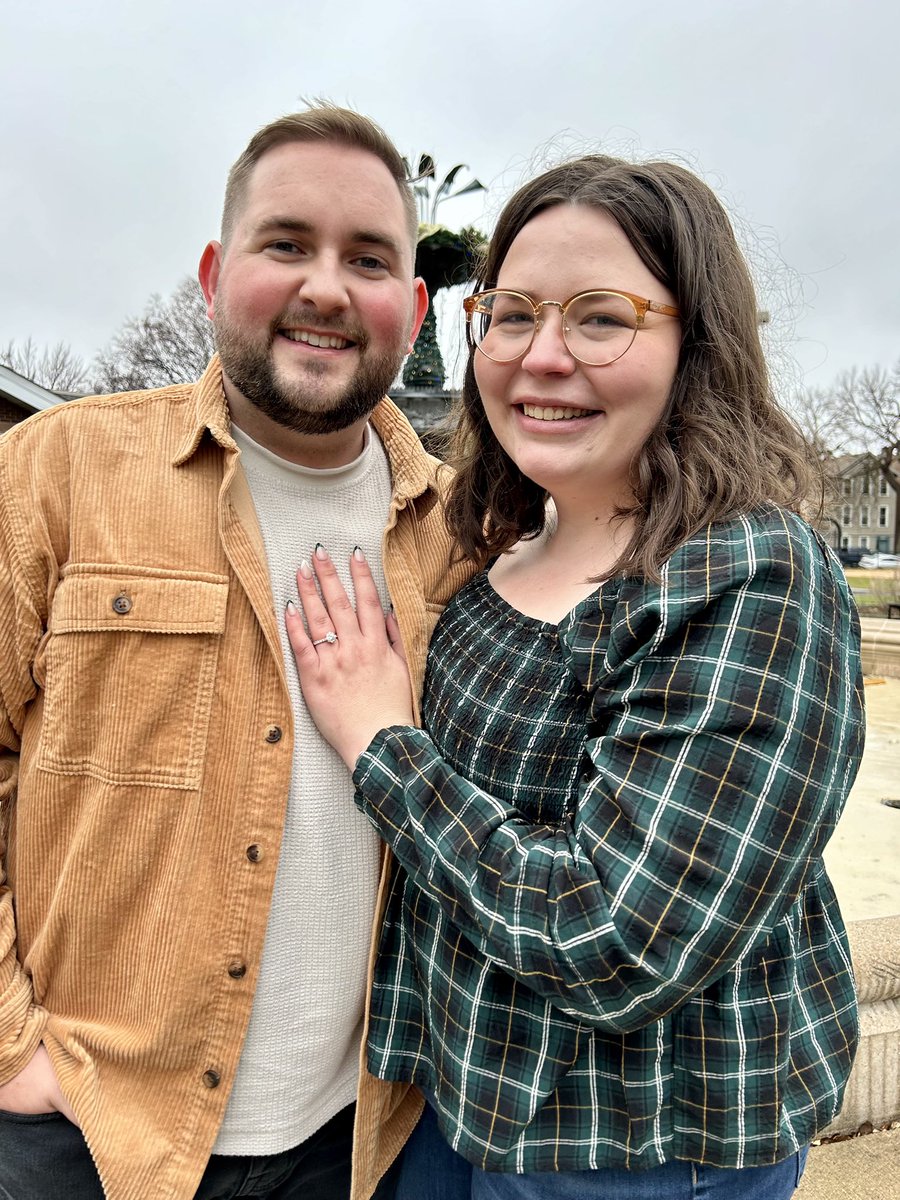 ctengelbrecht's tweet photo. Two years ago, just before I journeyed to San Antonio to cover OU in the Alamo Bowl, I met the girl of my dreams.

Today, hours before the Sooners play in the same bowl game, I asked the same girl to marry me. Life’s full of funny coincidences. https://t.co/PiJAuL6YqH