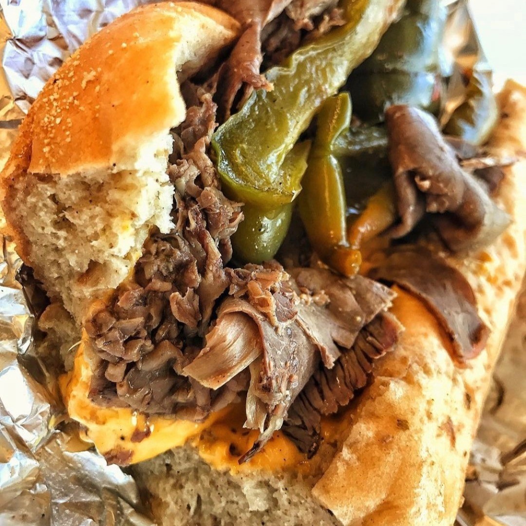 #Flashback to this 🔥 pic from @dariuscooks! Be sure to tag us in all your Scatchell's pics 👅 #scatchellsbeefstand #yelpchicago #eaterchicago #infatuationchi #chicagofoodie #chicagofoodauthority