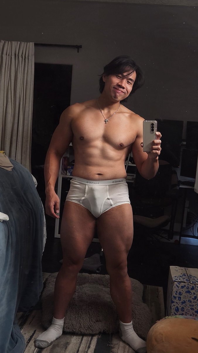 KuyaDenzel95's tweet photo. It's been a while since I last wore white briefs https://t.co/lg0JiR6mml