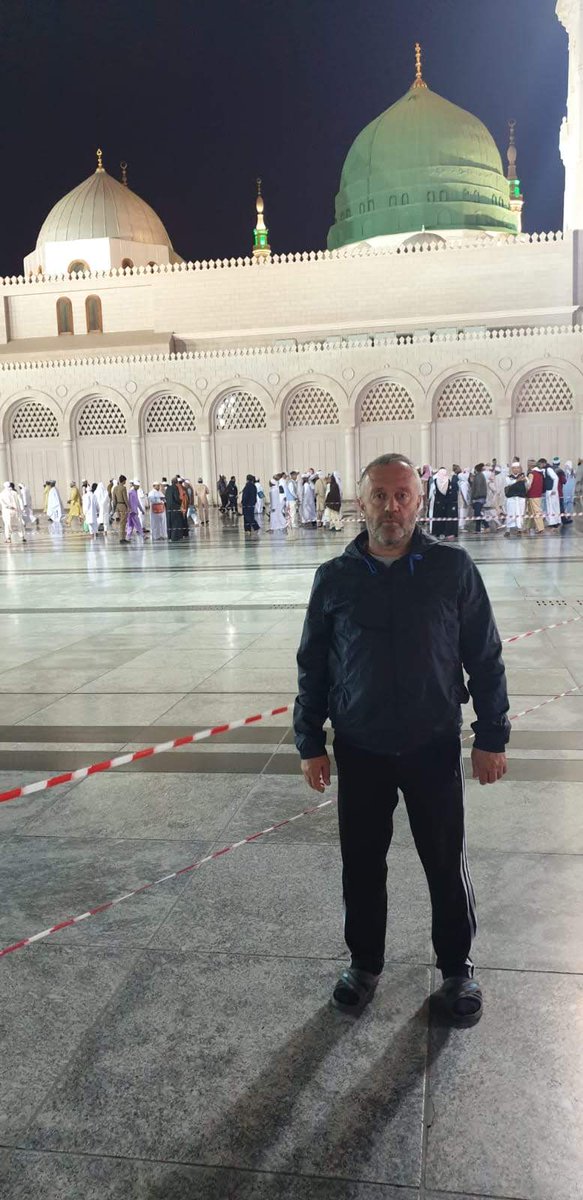 Ya   R A B, 
"Bizi, sabreden ve şükredenlerden eyle.
 Bize kötülük yapmak isteyenlerin
kötülüklerini, kendi ayaklarına dolandır." 
  Amin...                                                          Hayırlı cumalar diliyorum               kıymetli dostlarım... (Foto 2019 yılı)