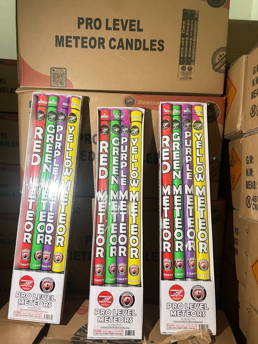 usfireworks's tweet photo. New Meteor Candles from @DominatorFirew1 is bringing color variety to the 2024 party scene! This set features roman candles with vibrant colors: 🔴🟢🟣🟡
#2024newfireworks #romancandles #colorfulfireworks https://t.co/FfBtWaUo1t