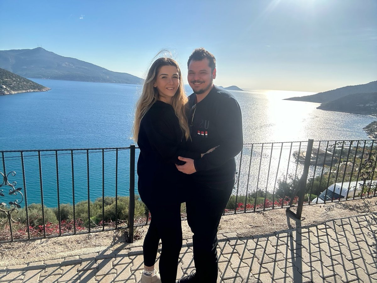 BeyzaDeveoglu's tweet photo. Kocam da kocam❤️🥹 Her yer seninle güzel💙 https://t.co/zn21rVZKkw