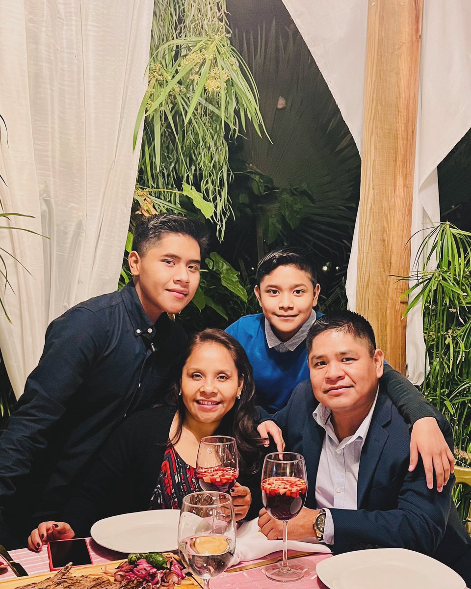 erasmooficial's tweet image. Hoy cumplimos 21 años juntos, en las buenas y en las malas, hemos  formado una hermosa familia con dos hermosos jovencitos que son mi vida al igual que tú. Gracias #Yesi por tu apoyo, eres una gran esposa, amiga compañera y consejera. Te amo. Gracias Dios. #21Aniversario