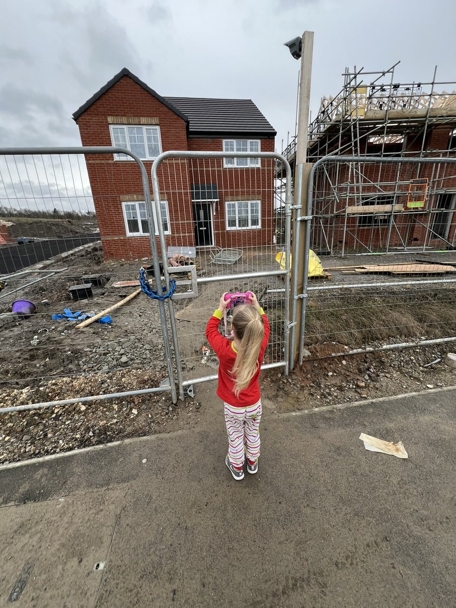kearns228's tweet photo. @SteelCityHelps @jenhawk6248 This is my 5yo on Xmas day, admiring our new home - she'd asked to come see our new home and take photos with her new camera. This moment meant so much to me! I can feel the excitement of 2024 in this singular image 🥰 https://t.co/gmbU2tiyug