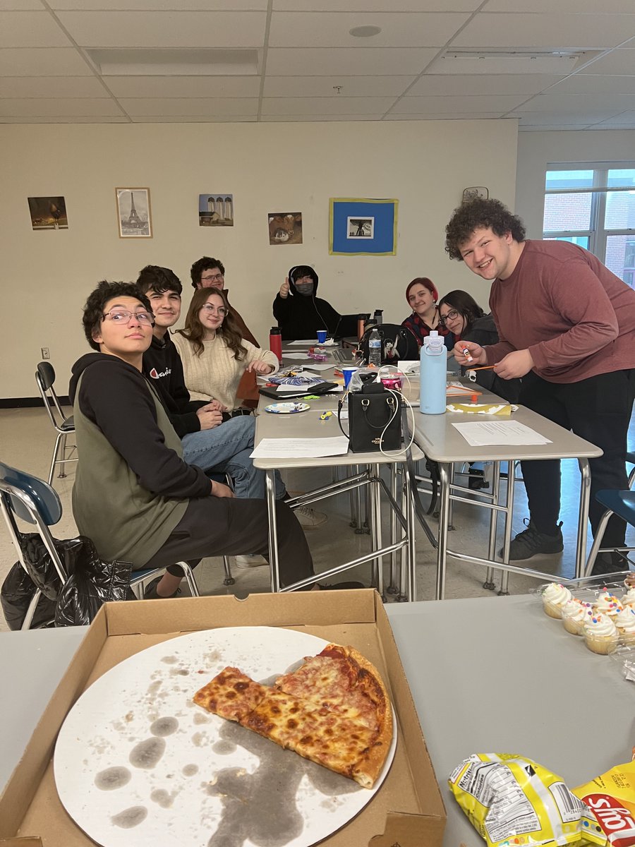 MassHireFHWB's tweet photo. After a lot of hard work this semester - YouthWorks is celebrating with a Pizza party! https://t.co/I2cojJVjUM
