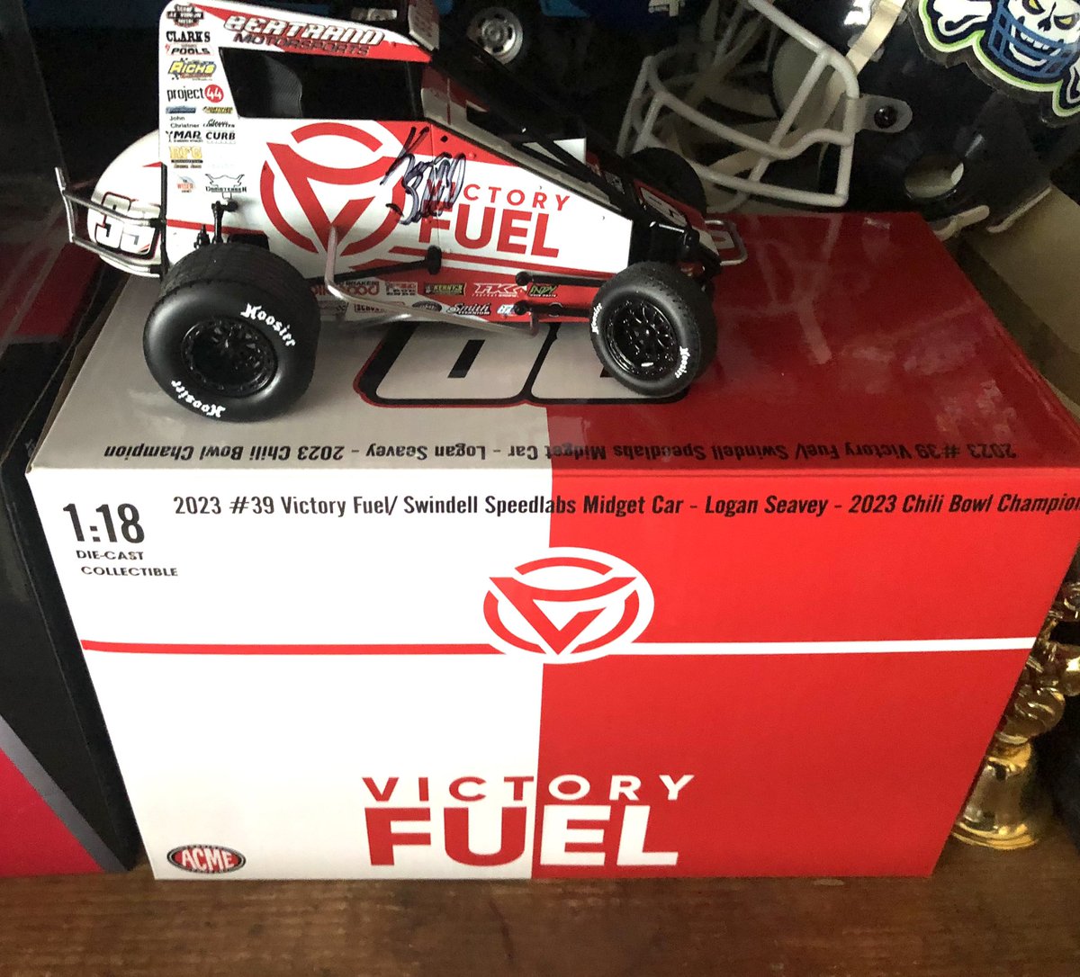 Jeff_Cooley's tweet photo. A big thank u to @blake_mcmillan for this badass die cast for Christmas. Signed by @KevinSwindell Just need to get @JoSwindell & @Logan_Seavey to sign it.
#VictoryFuel
#SwindellSpeedLabπΊπΈππ https://t.co/glE3XOipkj