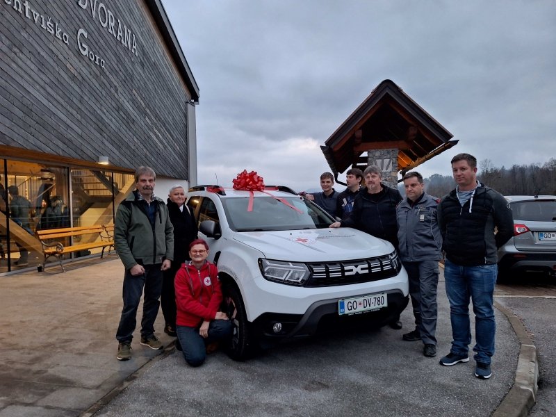 🥂SVETI ŠTEFAN 2023♥️ 

Poseben praznik, ki povezuje nas Planotarje! Skozi kulturni program smo pregledali preteklo leto, se poveselili in zaključili z gesto Vojkota. Preostala sredstva od prenove Arnejčkove domačije je predal PGD Ponikve - Planota in Rdečemu križu Tolmin.