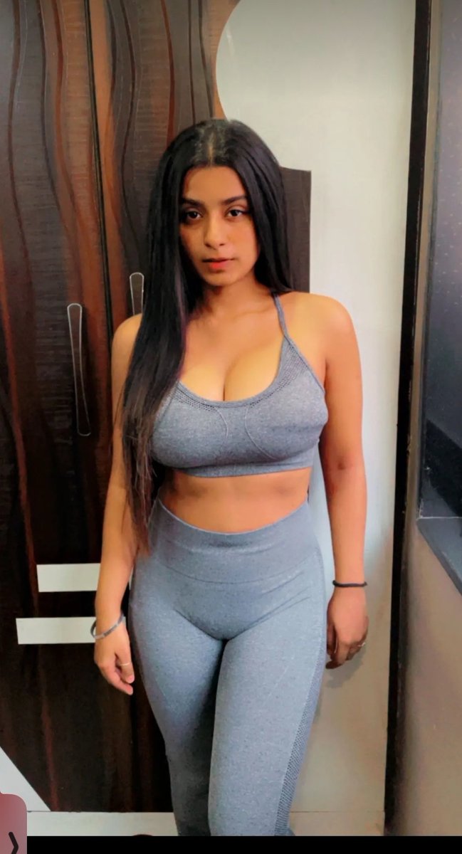 durefishan1122's tweet photo. Suhana khan 🥰🥰 https://t.co/siXLCNG0oo