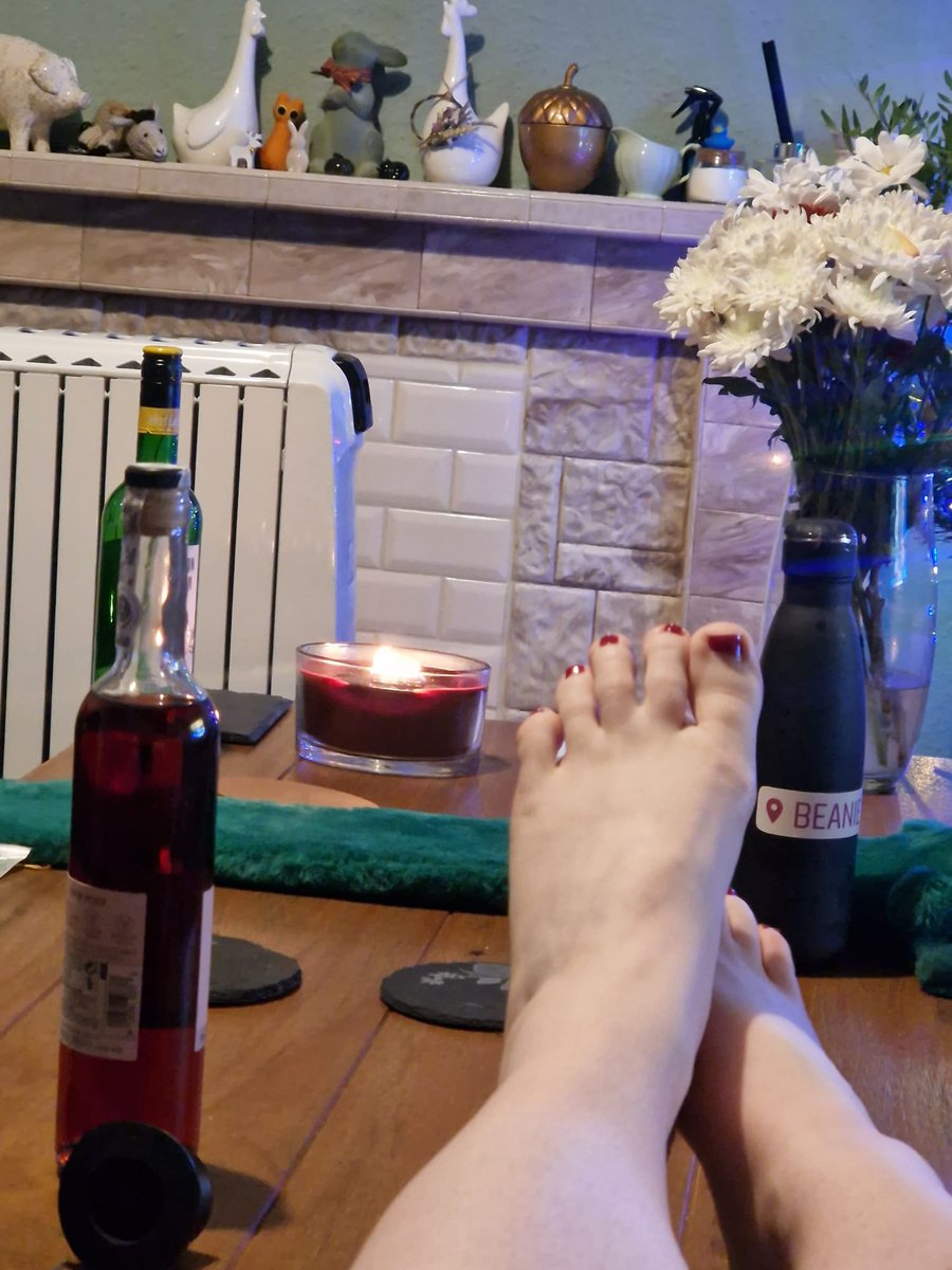 Cherrytoes29's tweet photo. So cold tonight, warming my toes by candlelight… warm me up? #feetseller #feetpicsforsales #feetworshi̇p #onlyfansgirl #feetbuyer https://t.co/dtF0PaAWll