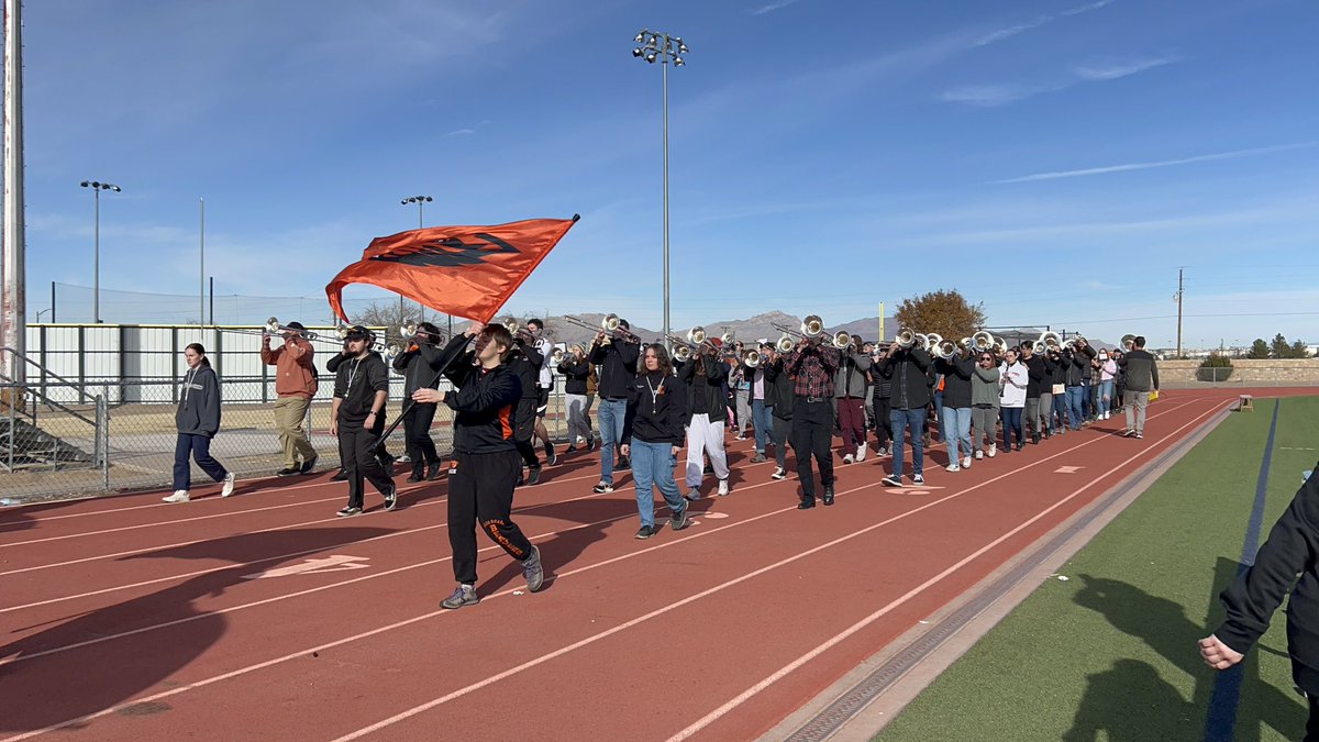MAcosta_WDSBand's tweet photo. Hosting the @OregonStateBand at Tom Work Riverfront Stadium at #RiversideHS this morning as part of the @TonyTheTigerSB #BandHostCommittee Great rehearsal and now ready for the #FanFiesta and #GameDay tomorrow. This is where the fun begins! https://t.co/dL1D8SJGyg