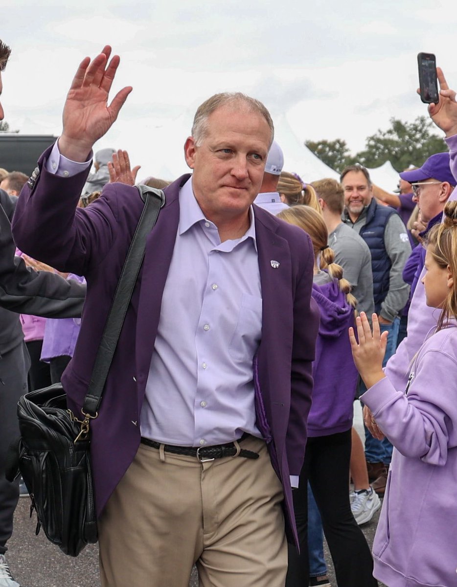 PopTartsBowl's tweet photo. IMPORTANT: @KStateFB is in the house! https://t.co/qQZfomUOIn