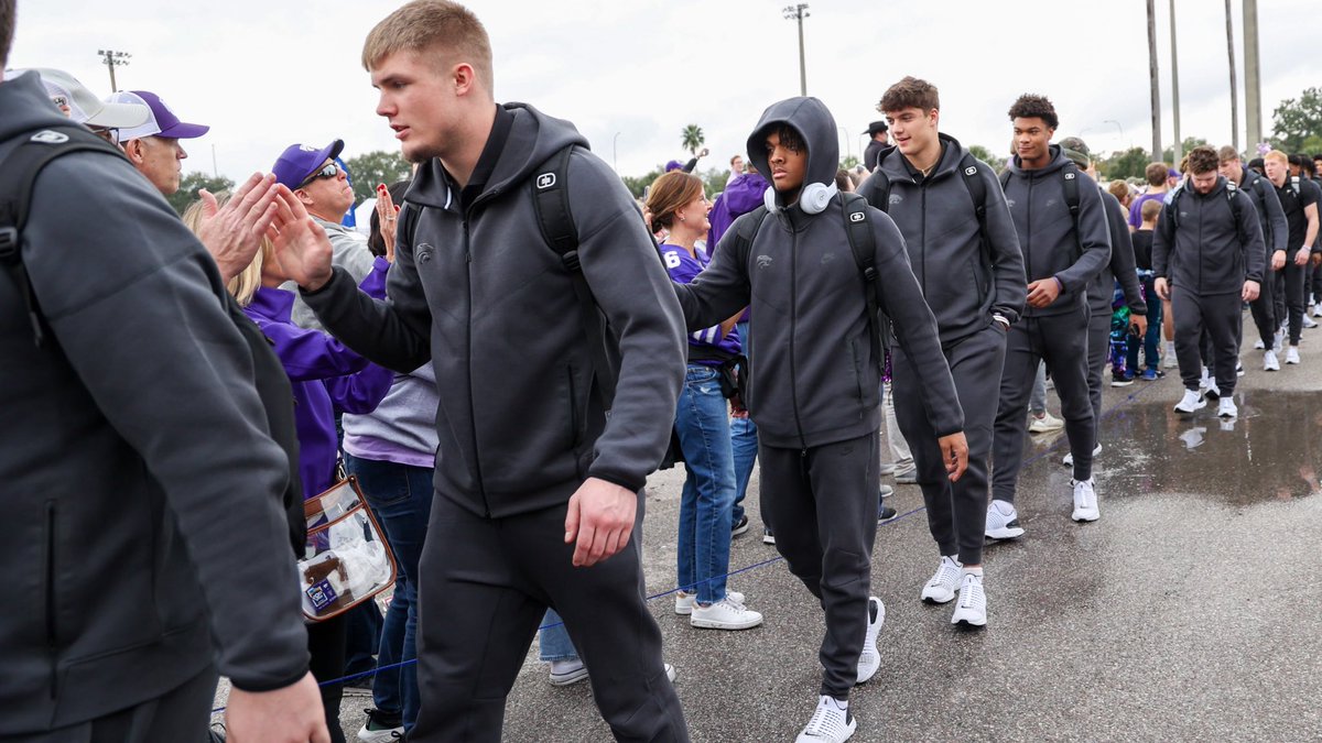 PopTartsBowl's tweet photo. IMPORTANT: @KStateFB is in the house! https://t.co/qQZfomUOIn
