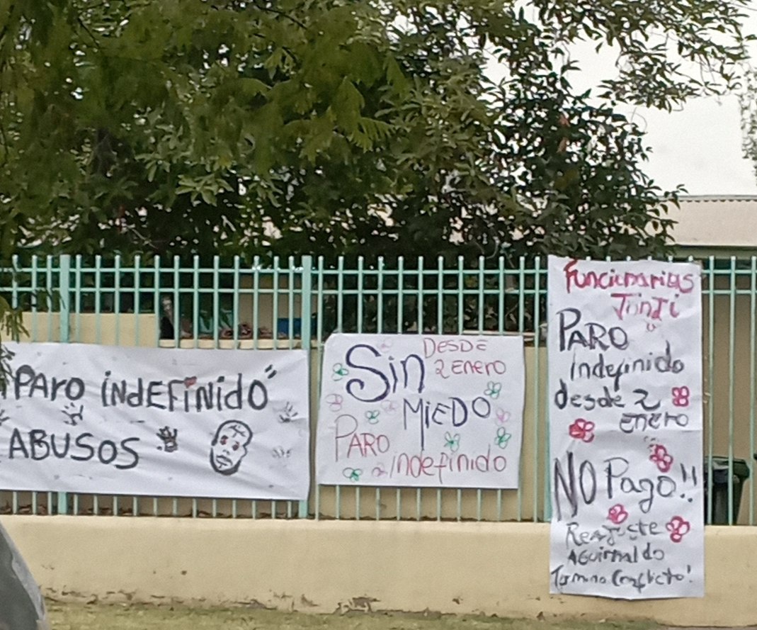 KotoRaul's tweet photo. @GabrielBoric @camila_vallejo 
Presi una manito a las tías de los jardines @JUNJI_Chile llevan 2 años en las mismas condiciones, siempre les pagan desfasados sus bonos y cuidan a los niños y niñas de nuestras comunidades, llega a ser burla.
@rodrigosepu @meganoticiascl https://t.co/0BLNFsA9SJ