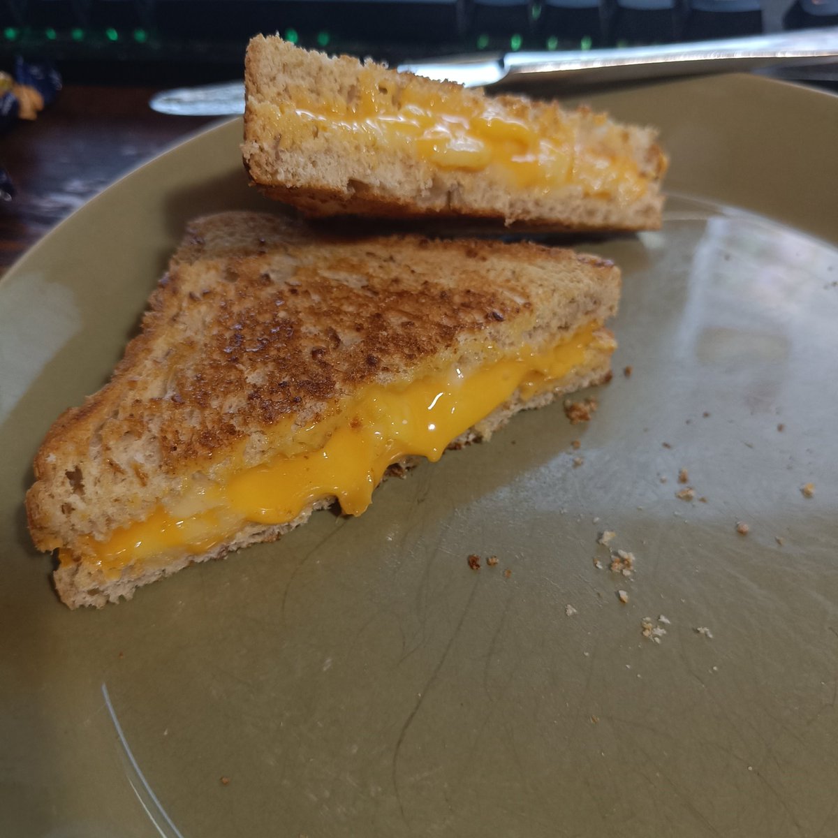 Gangmer2's tweet photo. 🚨 GRILLED CHEESE TWITTER IS BACK 🚨 #gctwt https://t.co/OnX3azUqEp