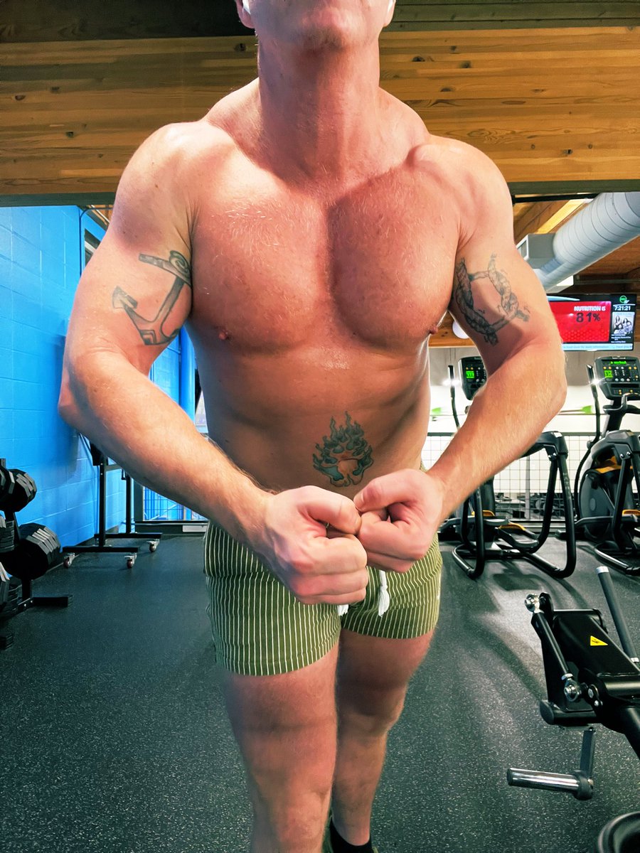 💪🏽

#gaybodybuilder #bodytransformation #fitnessmotivation #gayfitness #instagay #muscle #gaymuscles #lift #follow #fitness #muscletransformation #muscledaddy #gaydaddy #dadbod #muscleworship #flex #gym #gymmotivation #gaymen #instadaddy #instagay #pecs #chestday #pecbounce #dilf