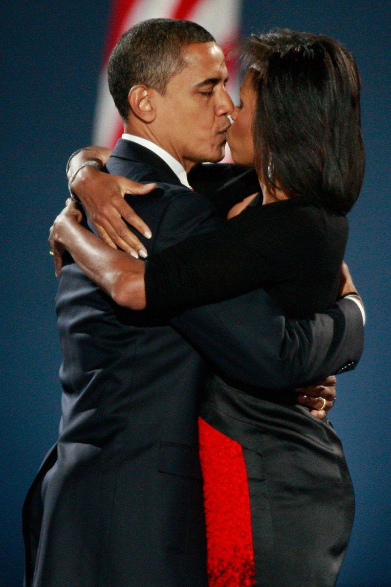 AuthorJoeNBrown's tweet photo. Time for some Obama Love 💘. #LoveObamas 👩🏽🤝👨🏾 #ObamaLove 🫂 #LoveStory 🚹🚺 #LoveLife #BlackLove #Obamas #ObamAbility #ObamaLoveStory 💙💚 #LoveTheObamas 💃🏽🕺🏽#LoveIsInTheAir 👩🏽❤️👨🏽 @BarackObama 💕@MichelleObama 💞 https://t.co/Jty6Oy7l3y