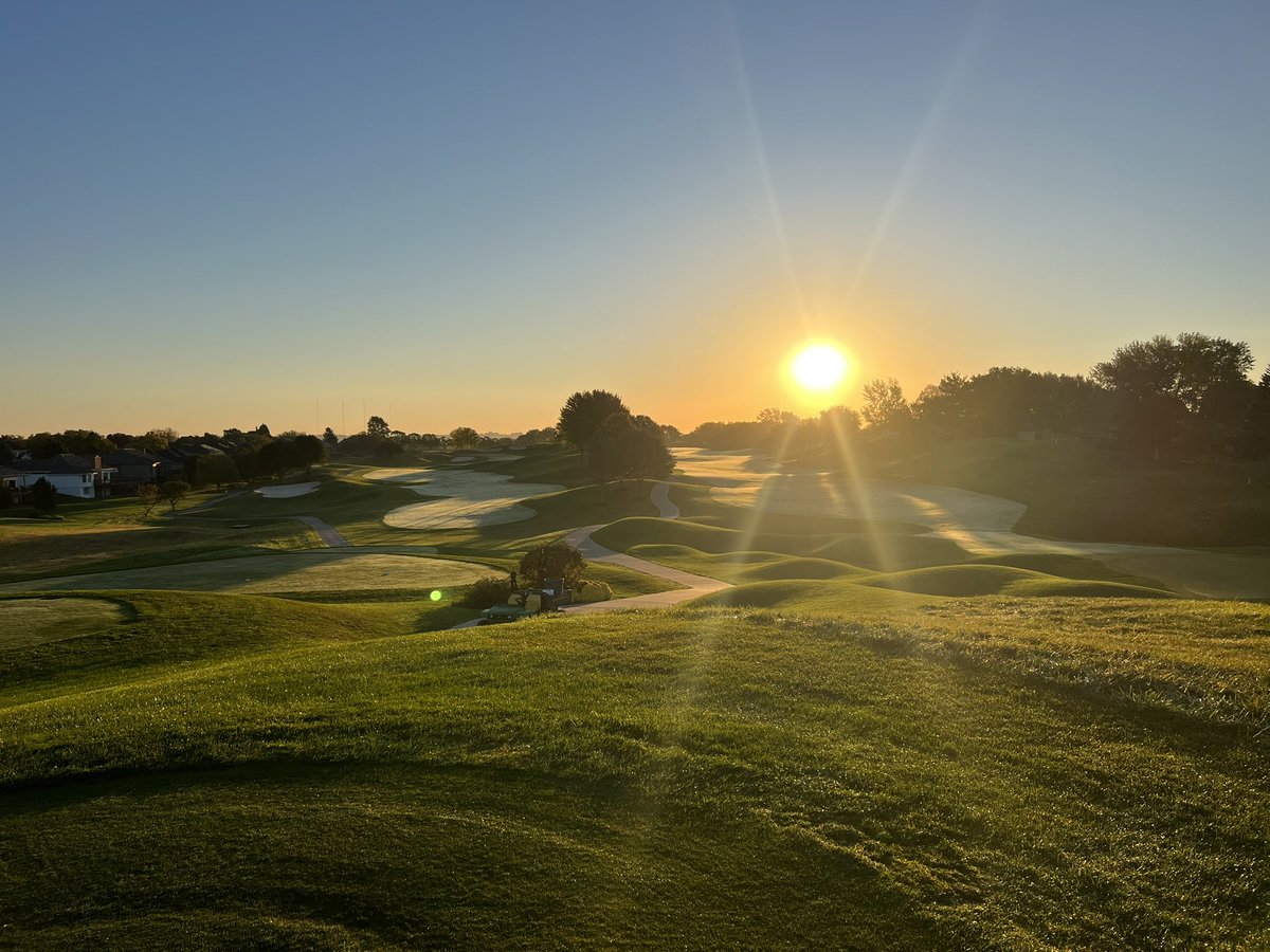 BellusTony's tweet photo. Does sunrise count? @Championsomaha https://t.co/LdZEbv76PC