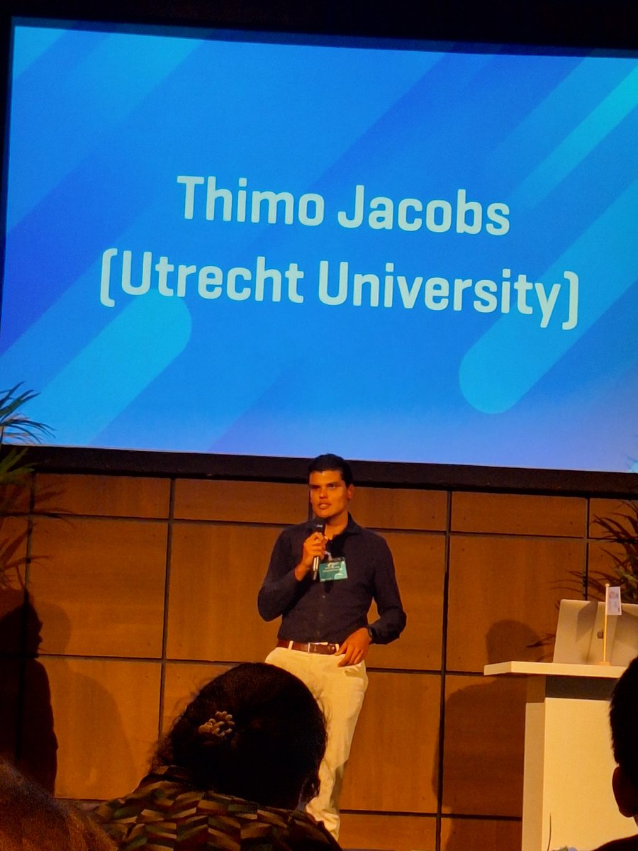 Mapping Temperatures during CO2 Conversion in Space & Time PhD student @thimojacobs received the 1st prize for his poster at #MaterialenNLConference (materialennl-platform.nl/12-12-23-mater…). Congratulations, Thimo! More info: doi.org/10.1021/acsnan… @TataSteelNL @UniLeidenNews @UniUtrecht