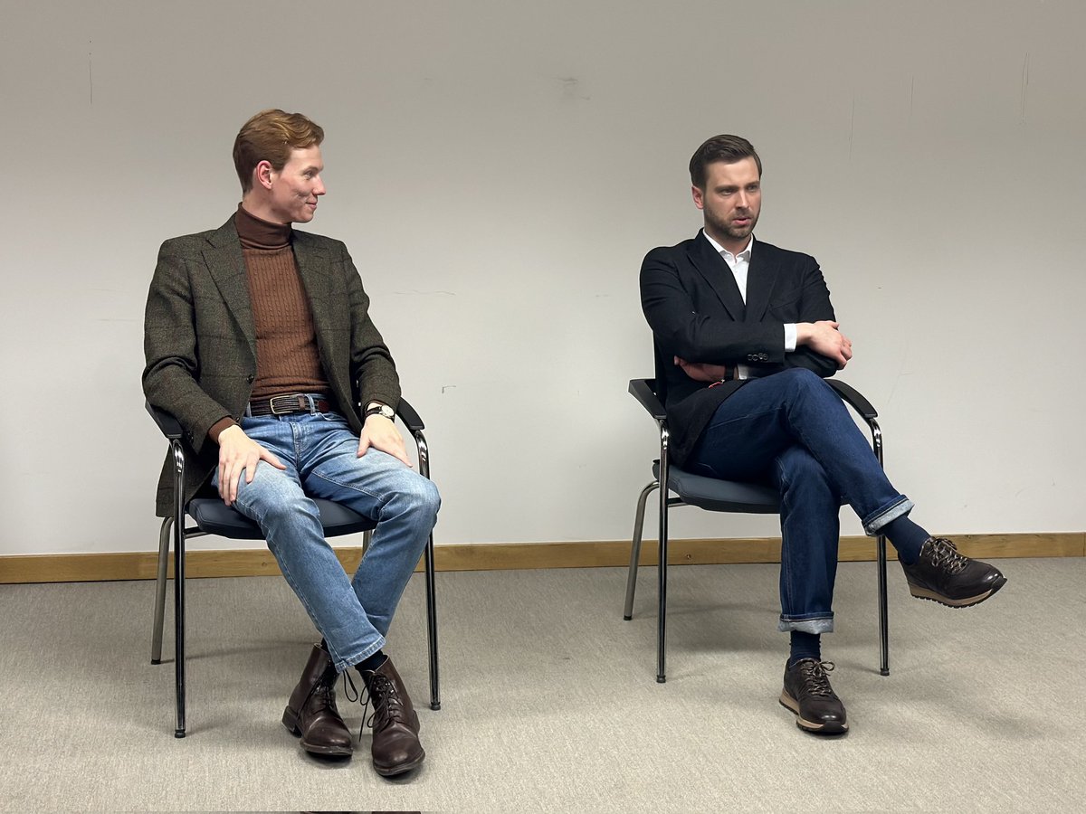 W trakcie grudniowego spotkania z absolwentem @INPUW <a href="/RadomirWit/">Radomir Wit</a> rozmawialiśmy o jego książce oraz roli mediów. Mówił o tym, że należy na nie patrzeć jako na "bezpiecznik" a nie "czwartą władzę". Jakoś to zdanie ze mną zostało i nie sposób mi się z nim nie zgodzić.